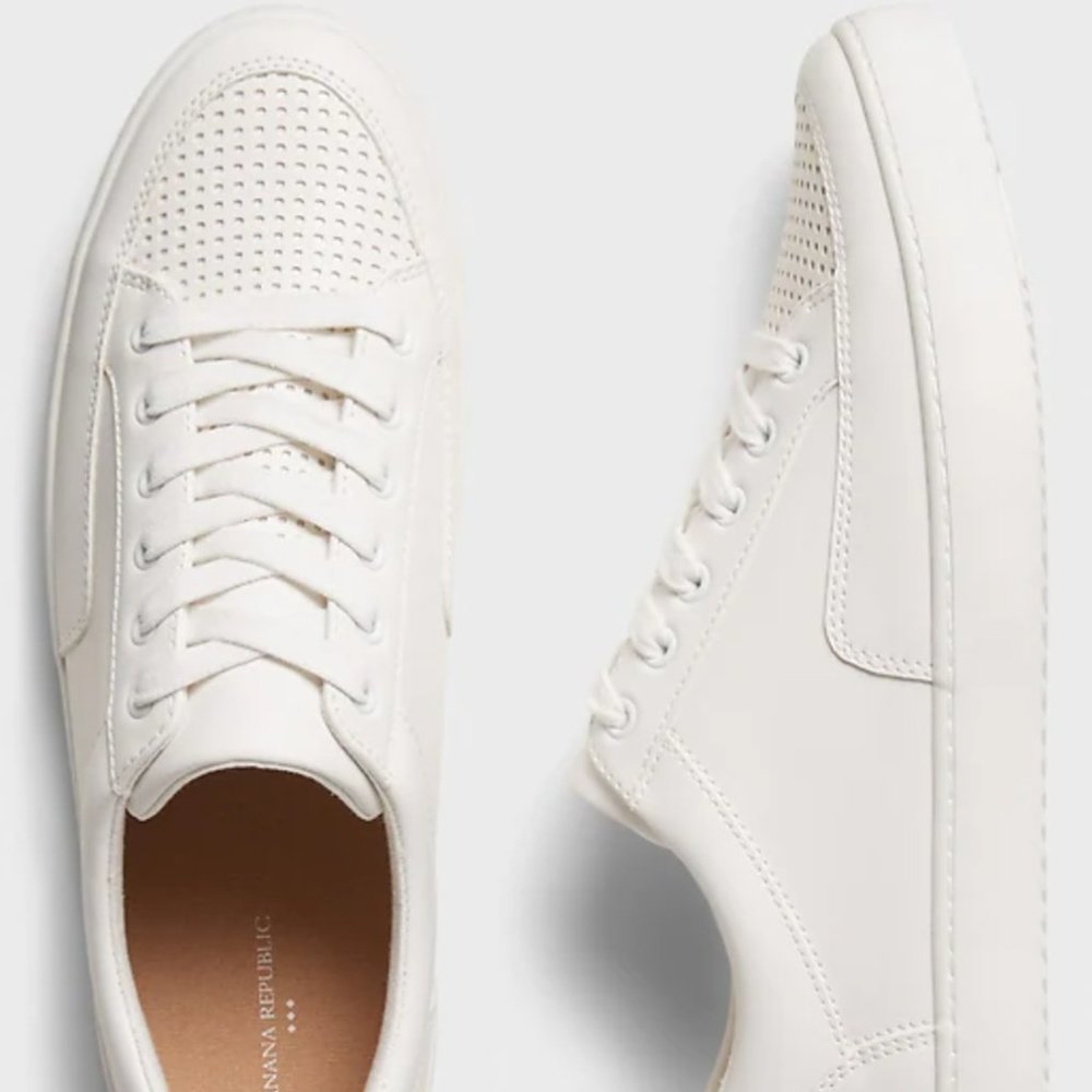 Banana republic white sneaks, size 10